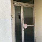 玄関エントランスドアカバー工事を行いました 玄関エントランスドアカバー工事を行いました